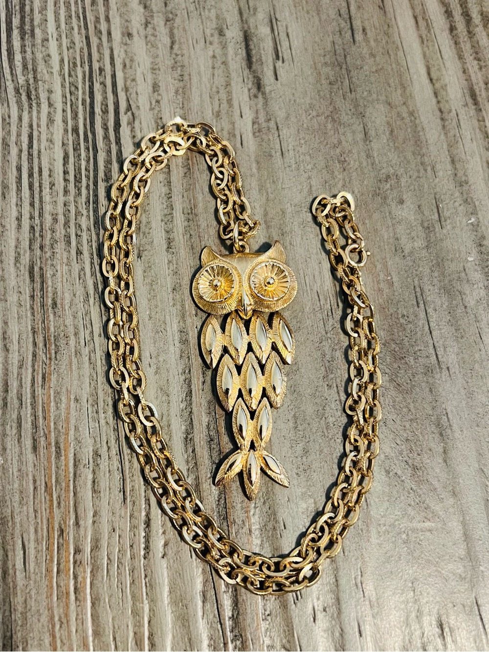 Vintage 1974 Avon Articulated Owl Pendant Necklace – Gold Tone 25”